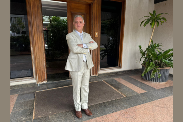 Leonardo Manzan destaca como a regulação das microrredes pode fortalecer o direito da energia e a sustentabilidade no Brasil.