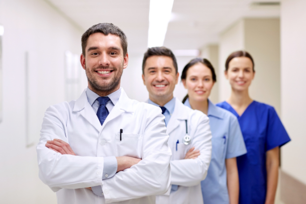 O Instituto IBDSocial destaca que a parceria entre público e privado transforma a saúde ao ampliar a cobertura e reduzir desigualdades.