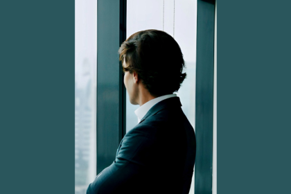 Ian dos Anjos Cunha explora como esportes radicais funcionam como laboratório de performance, revelando lições valiosas para a liderança estratégica contemporânea.