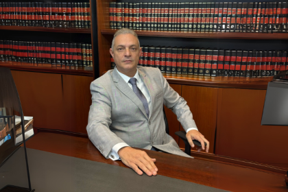 Leonardo Manzan esclarece que a reforma impacta operações digitais de alto volume com novas exigências e controles fiscais.